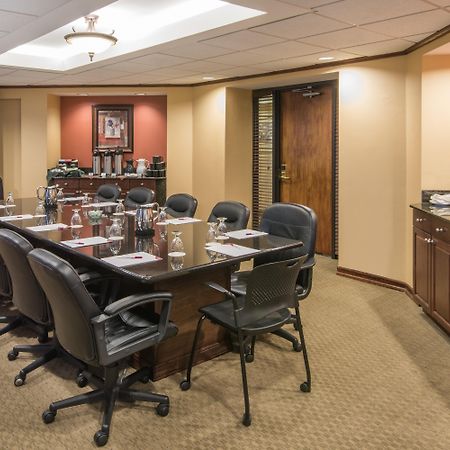 Hotel Crowne Plaza Edison By Ihg Esterno foto