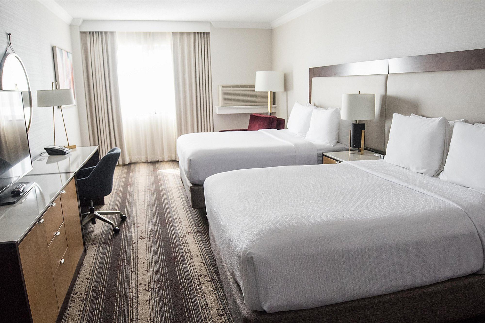 Hotel Crowne Plaza Edison By Ihg Esterno foto