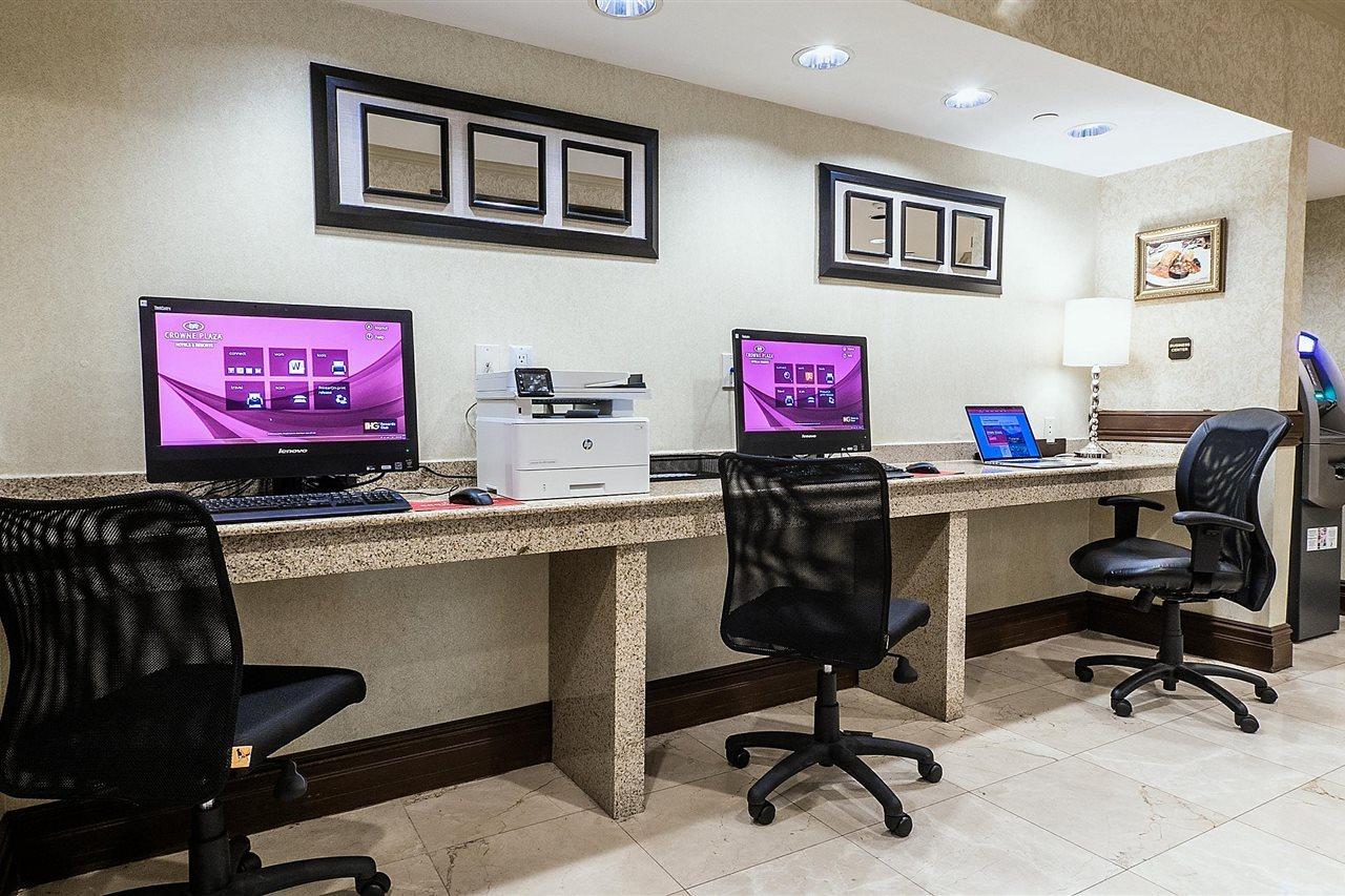 Hotel Crowne Plaza Edison By Ihg Esterno foto