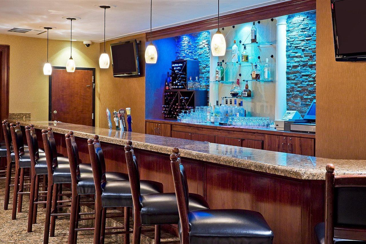 Hotel Crowne Plaza Edison By Ihg Esterno foto