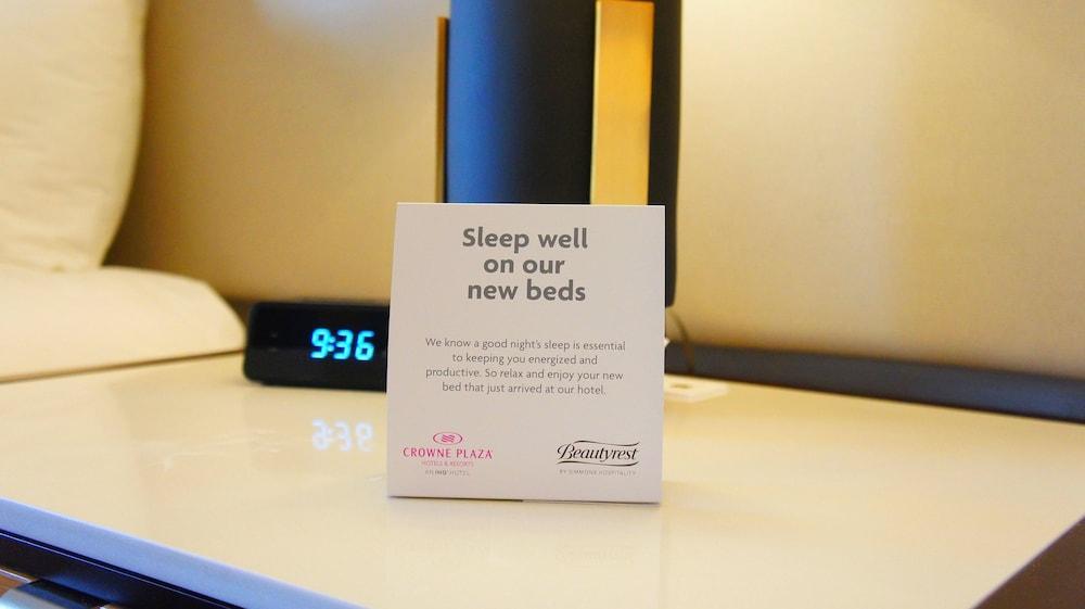 Hotel Crowne Plaza Edison By Ihg Esterno foto