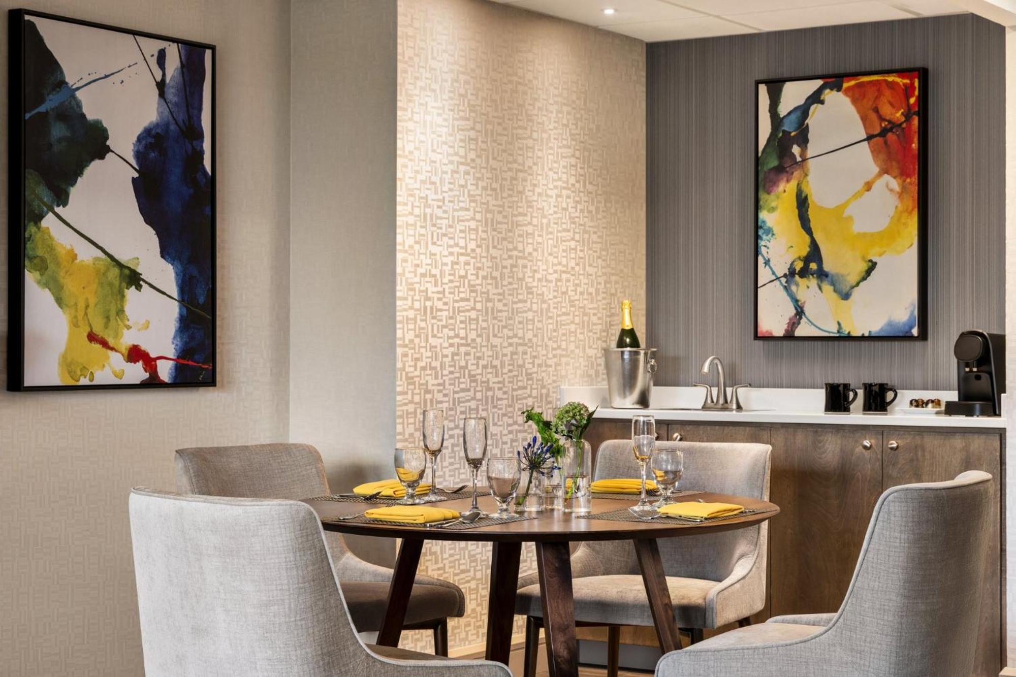Hotel Crowne Plaza Edison By Ihg Esterno foto