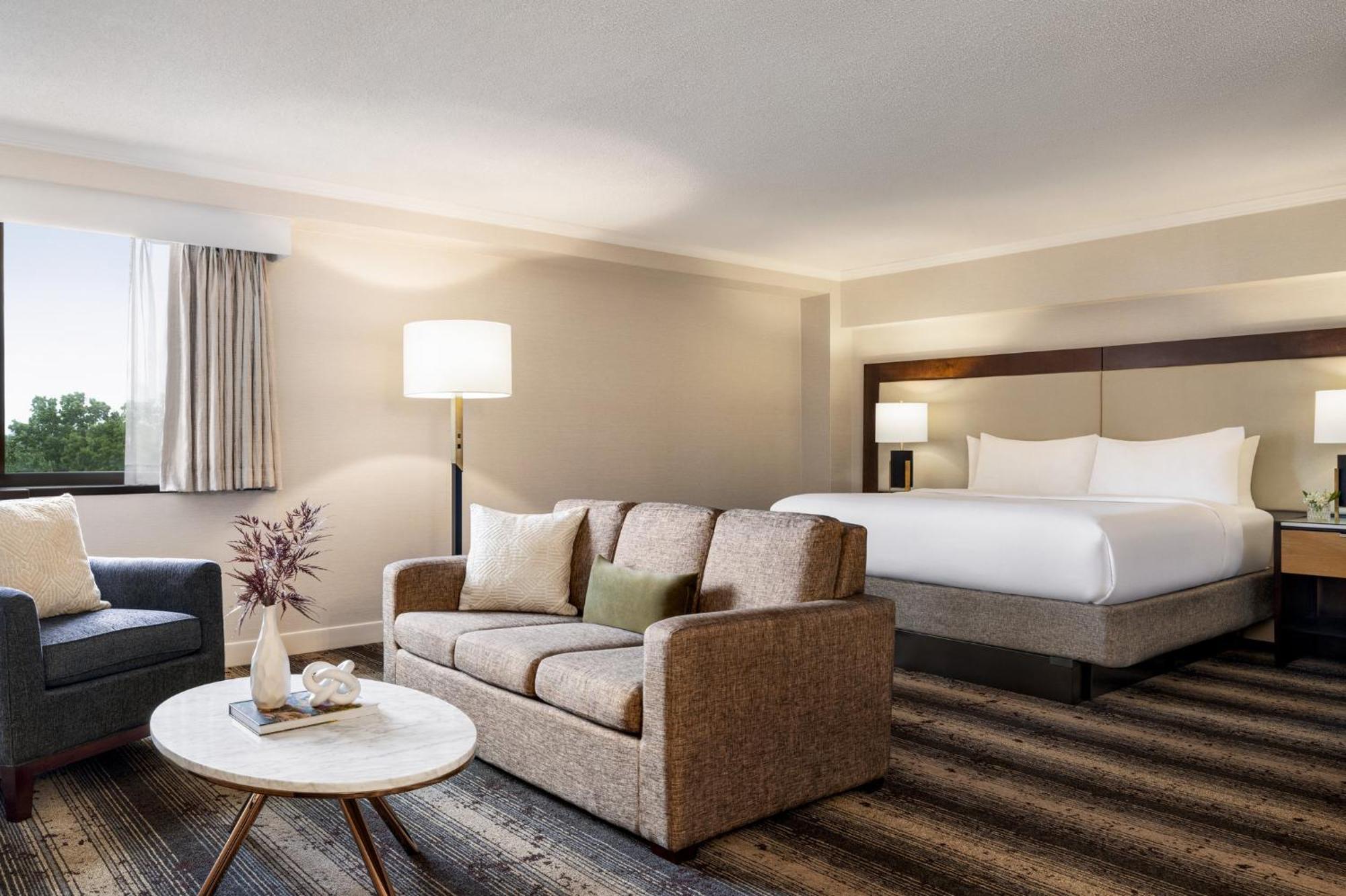 Hotel Crowne Plaza Edison By Ihg Esterno foto