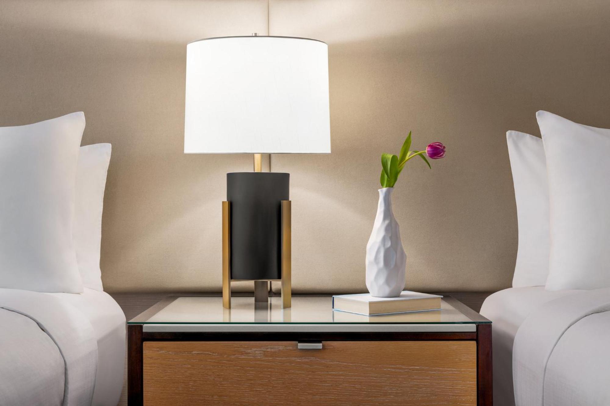 Hotel Crowne Plaza Edison By Ihg Esterno foto