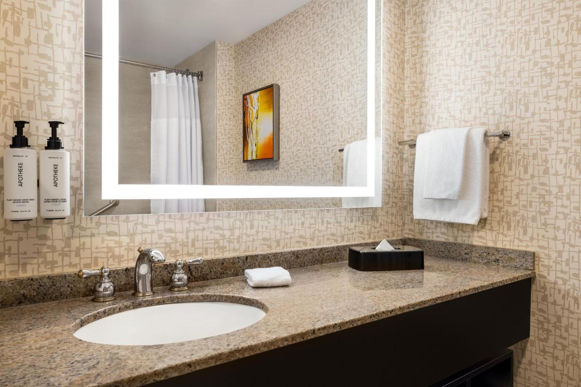 Hotel Crowne Plaza Edison By Ihg Esterno foto