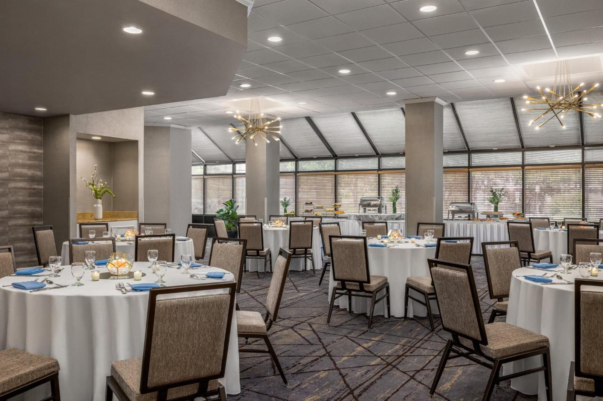 Hotel Crowne Plaza Edison By Ihg Esterno foto