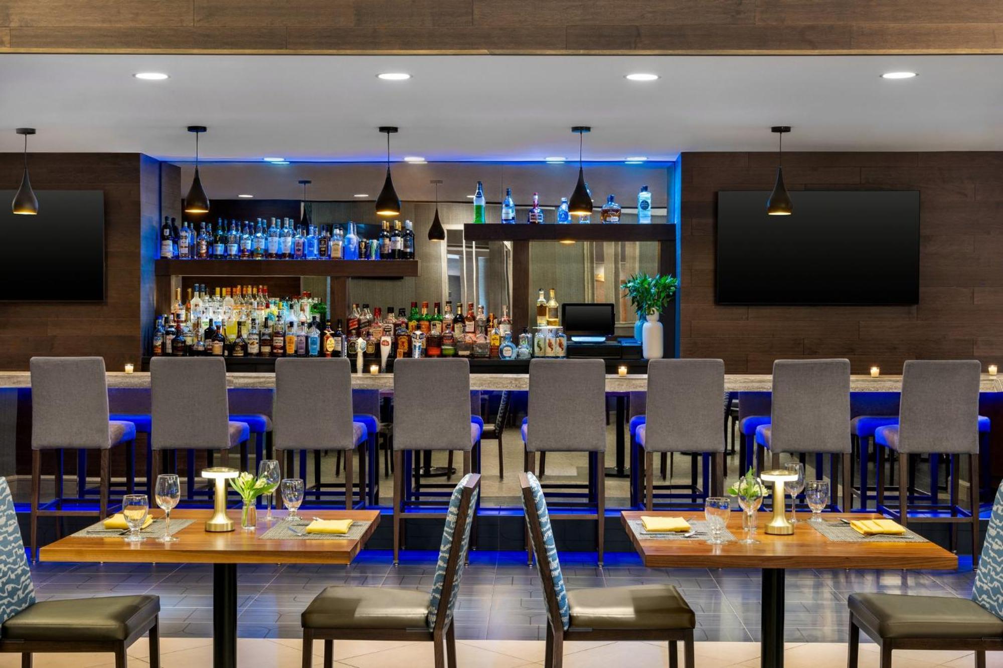 Hotel Crowne Plaza Edison By Ihg Esterno foto