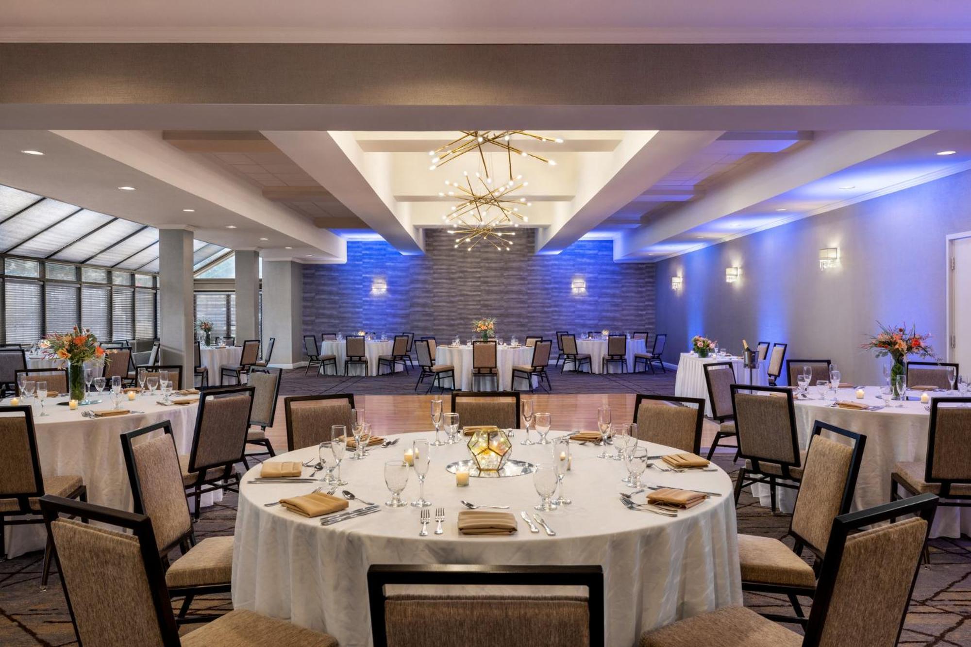 Hotel Crowne Plaza Edison By Ihg Esterno foto