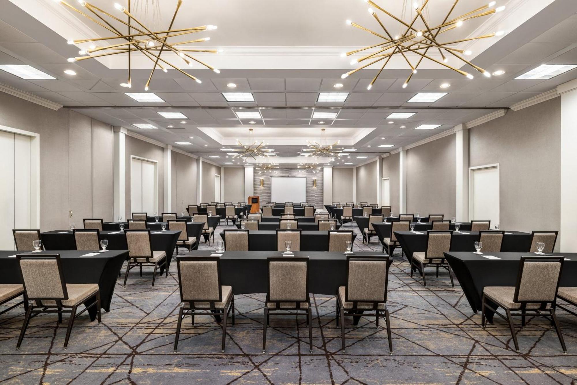 Hotel Crowne Plaza Edison By Ihg Esterno foto