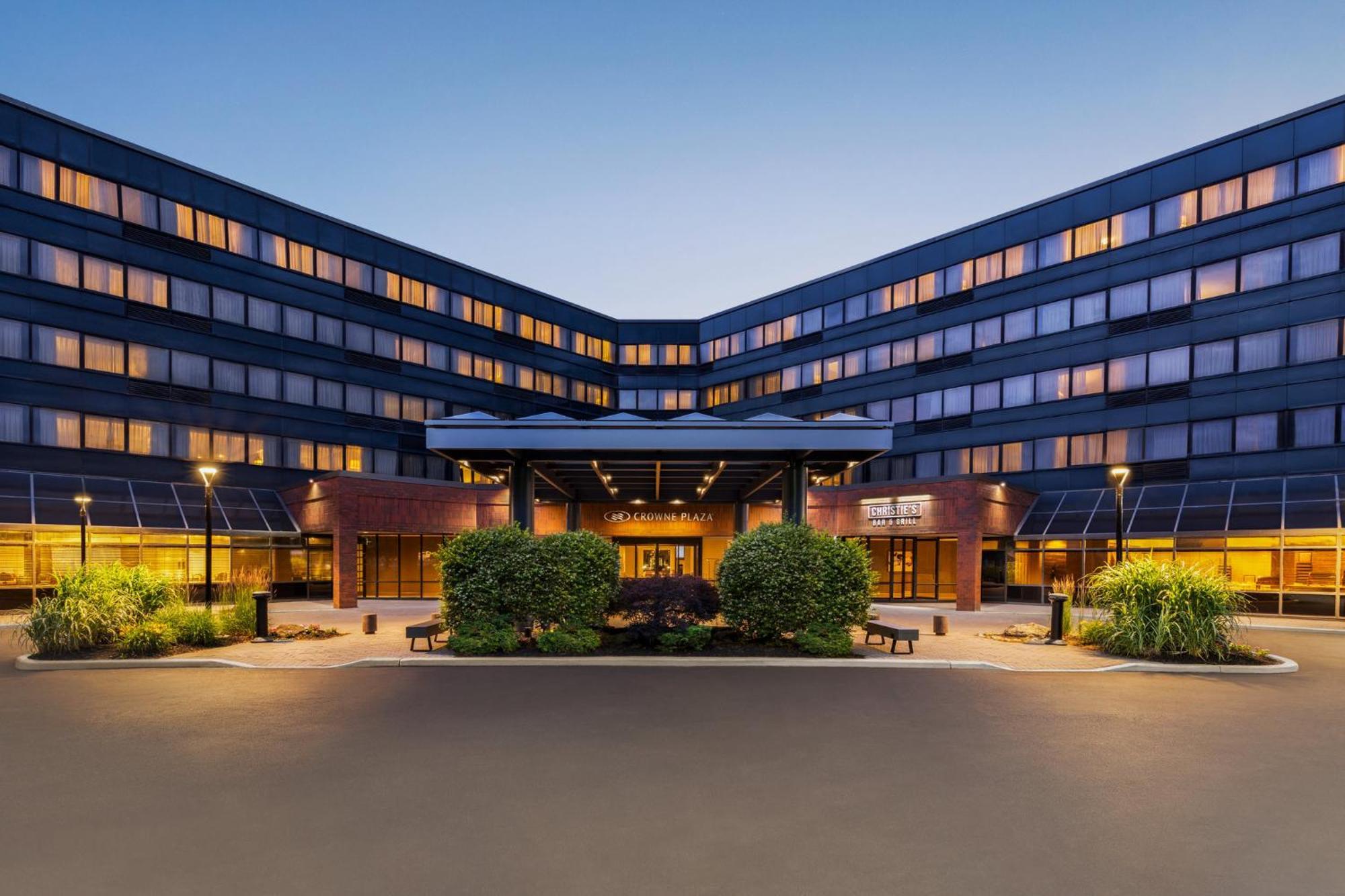 Hotel Crowne Plaza Edison By Ihg Esterno foto