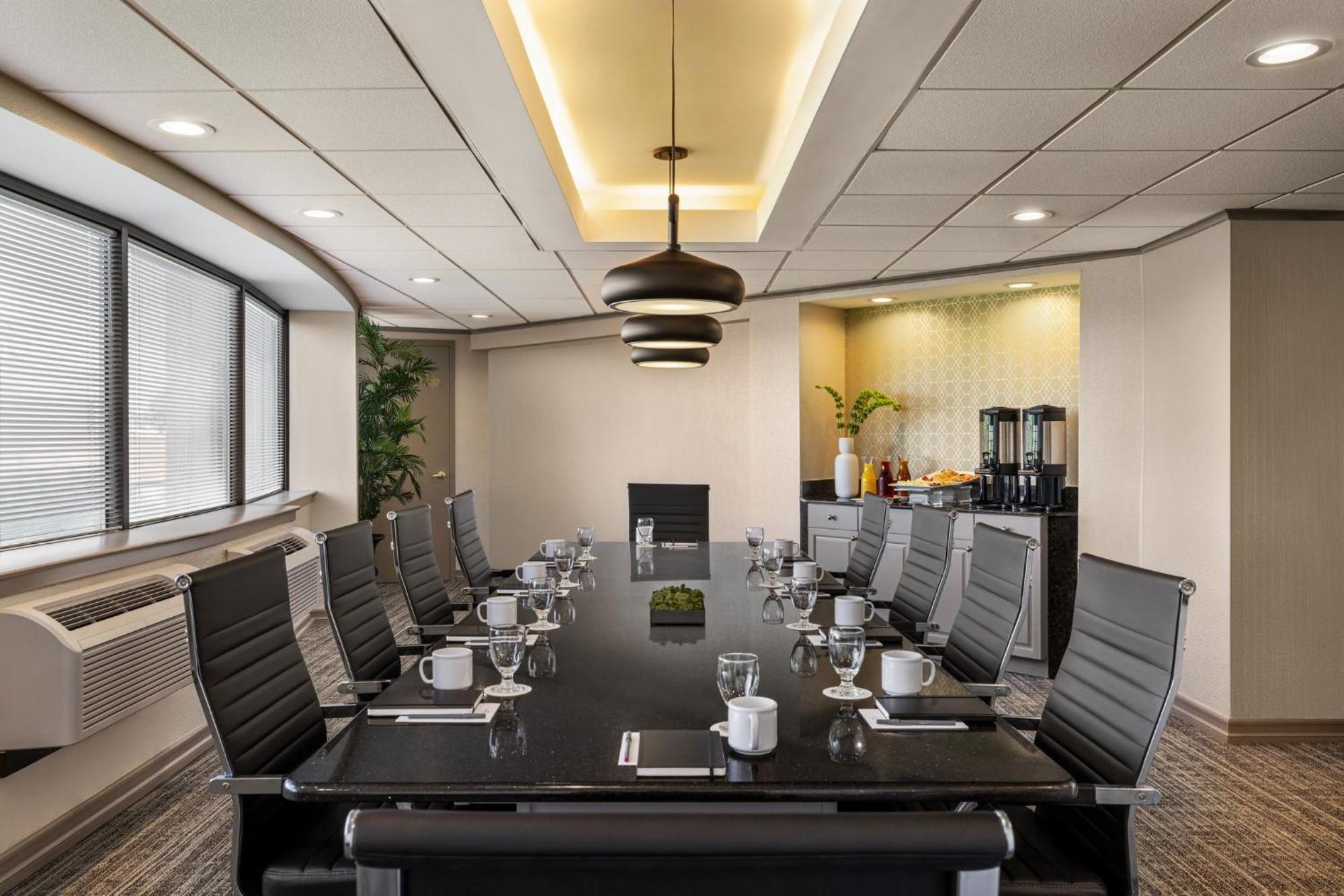 Hotel Crowne Plaza Edison By Ihg Esterno foto
